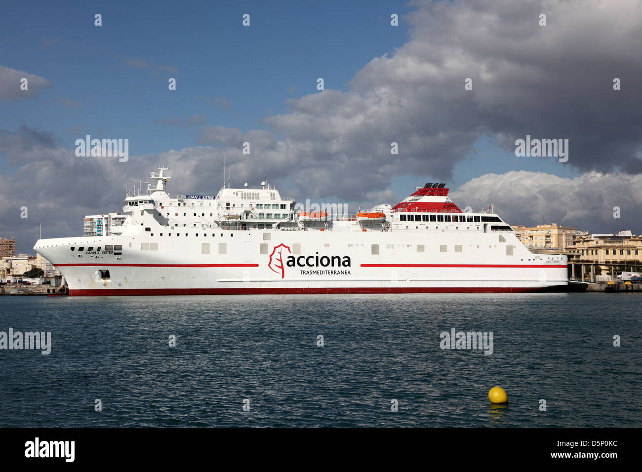 Nave traghetto Acciona Trasmediterranea nel porto di Malaga, Spagna Foto Stock
