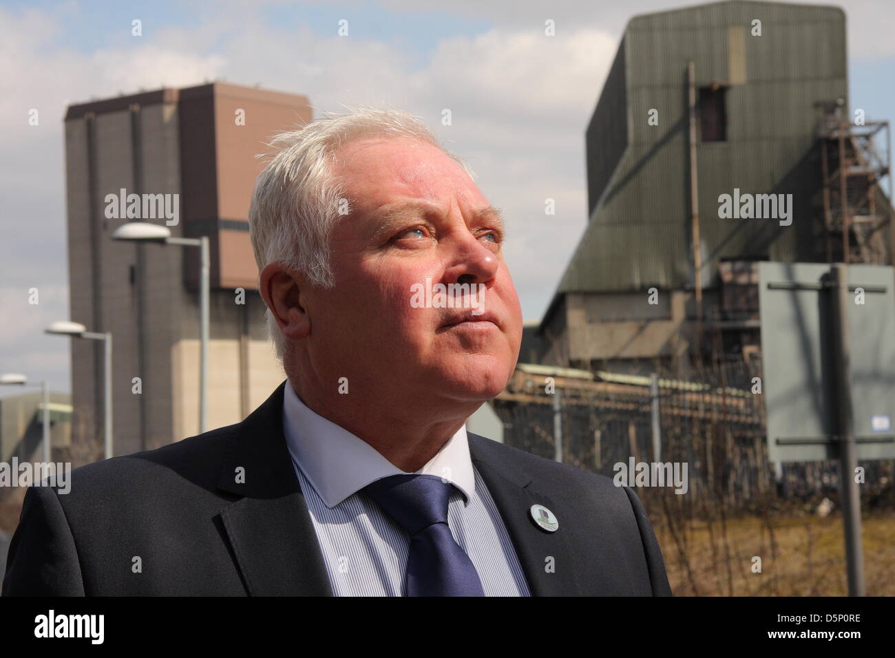 Maltby, UK. Il 6 aprile 2013. Dave Prezzo, NUM ramo segretario presso Maltby all'ingresso Maltby Colliery. Credito: Matthew Taylor / Alamy Live News Foto Stock