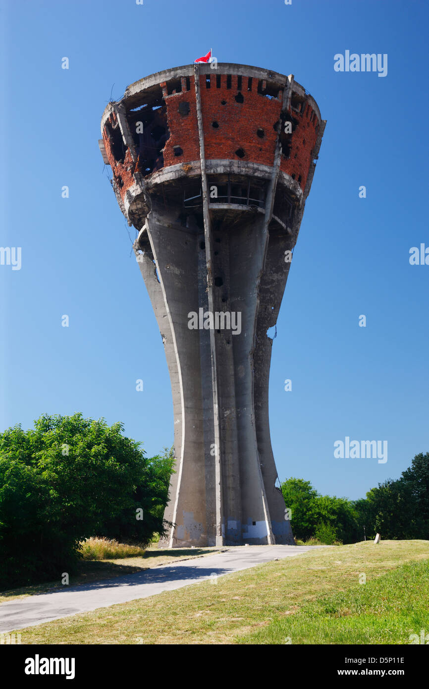 Vukovar e la torre dell'acqua di Vukovar - simbolo del conflitto Foto Stock