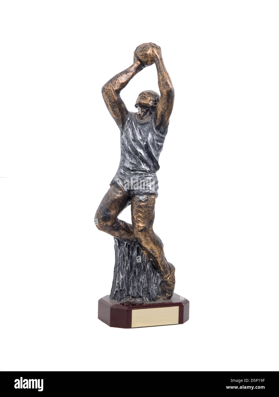 Premio di pallacanestro di metallo su un piedistallo su sfondo bianco Foto Stock