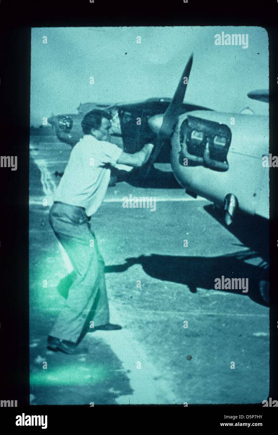 Questa immagine fa riferimento a un evento storico o a un aeromobile designato come '07.04-0009'. È legato alla storia dell'aviazione ed è conservato dal San Diego Air and Space Museum per scopi educativi. Foto Stock