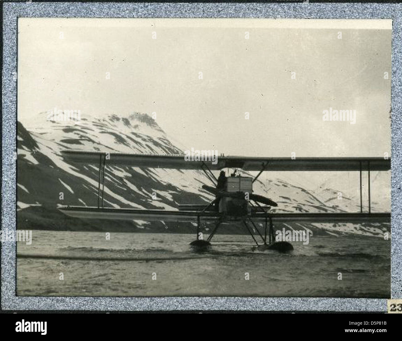 Si tratta di un riferimento a un aeromobile, probabilmente un modello militare o civile, con il numero di identificazione AL73-A-030. I dettagli dell'aeromobile sono registrati nelle collezioni storiche dell'aviazione. Foto Stock