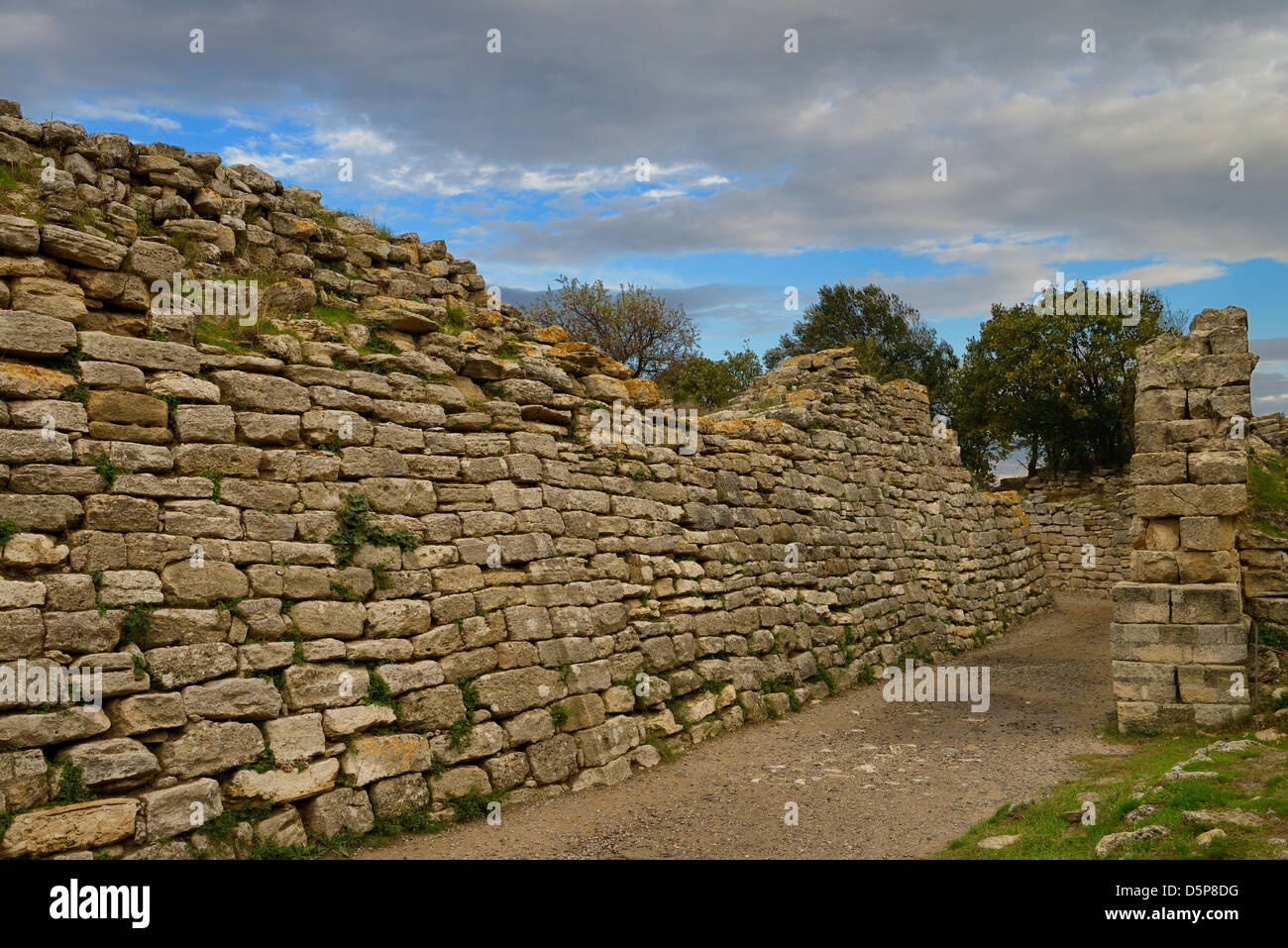 Le antiche mura della città greca di troia vii sito della guerra di Troia hisarlik vicino la Turchia Foto Stock