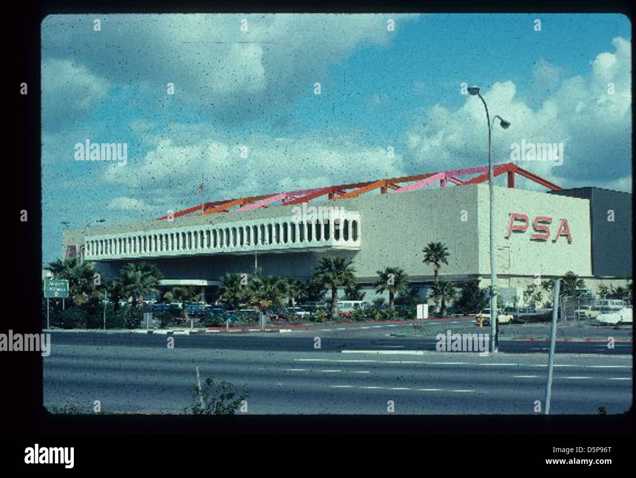 Questa immagine, etichettata 07.04-00102, fa parte di una collezione d'archivio, che mostra potenzialmente un aeromobile o un evento storico significativo per l'aviazione. Il contesto di questa etichetta può essere rintracciato negli archivi del museo per un'ulteriore identificazione. Foto Stock