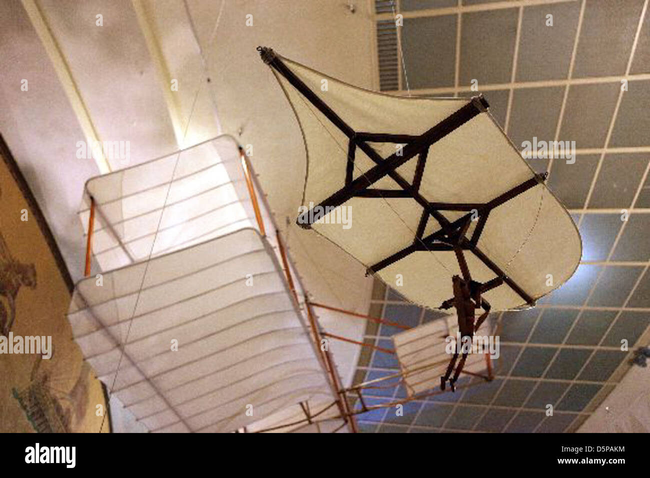 IMG 6375 sembra essere una fotografia, potenzialmente correlata a un evento aeronautico o aerospaziale, che cattura un momento chiave nella storia dell'aviazione o nello sviluppo tecnologico. Foto Stock