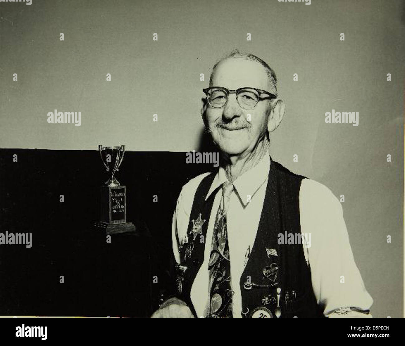 Papà Shepard ha lavorato presso lo stabilimento Convair/General Dynamics di San Diego, una struttura centrale per la produzione di aerei militari. Il suo ruolo contribuisce alla storia dell'ingegneria aerospaziale e dell'aviazione militare. Foto Stock