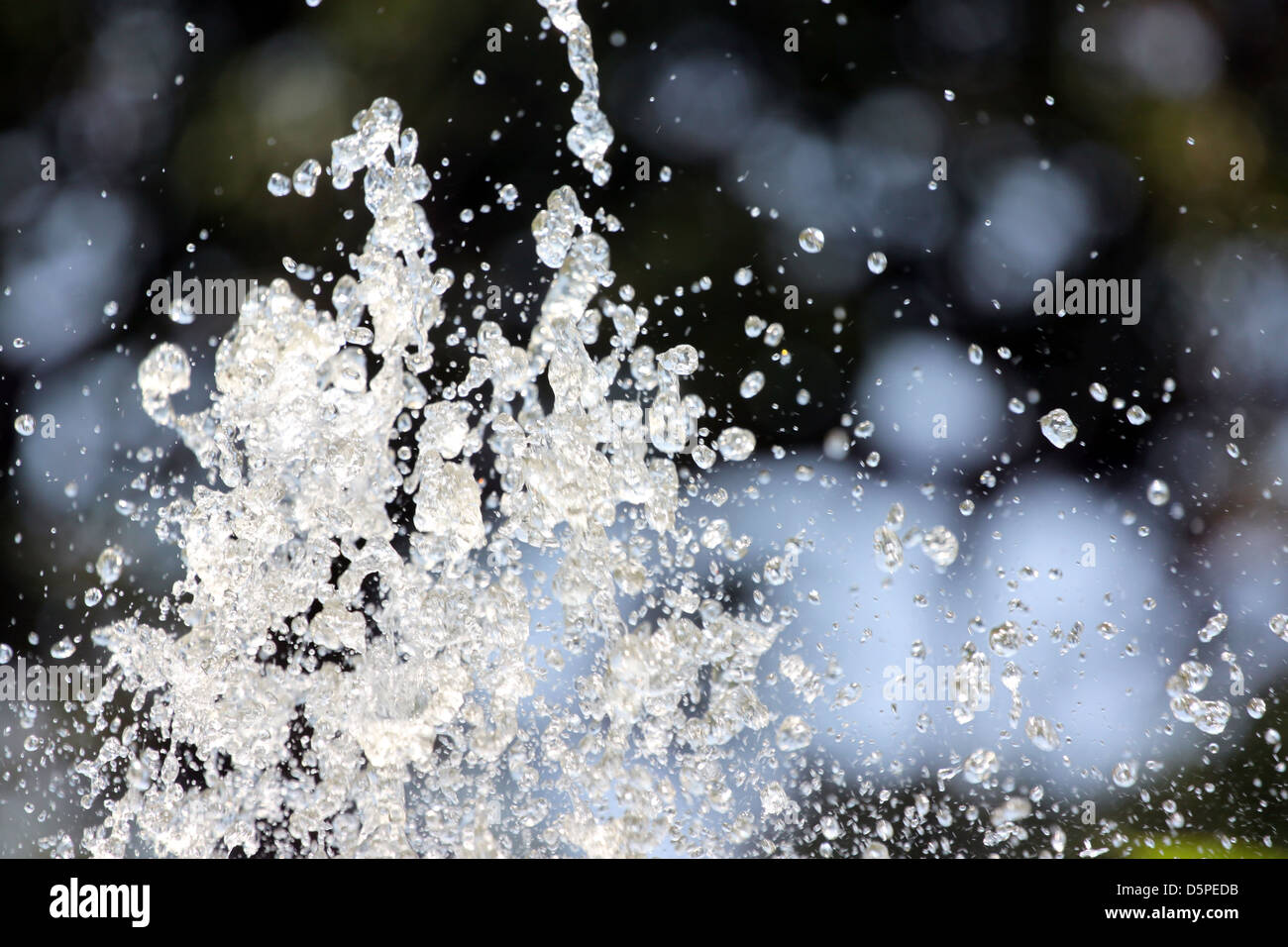 Le goccioline di acqua con bolle e acqua diffusa. Foto Stock