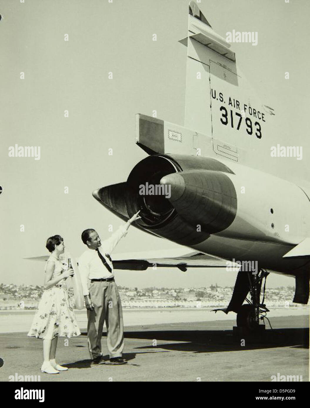 Questa mostra mette in evidenza lo stabilimento e il personale Convair/General Dynamics, mostrando il loro contributo alla produzione aerospaziale durante i momenti chiave della storia dell'aviazione. Foto Stock