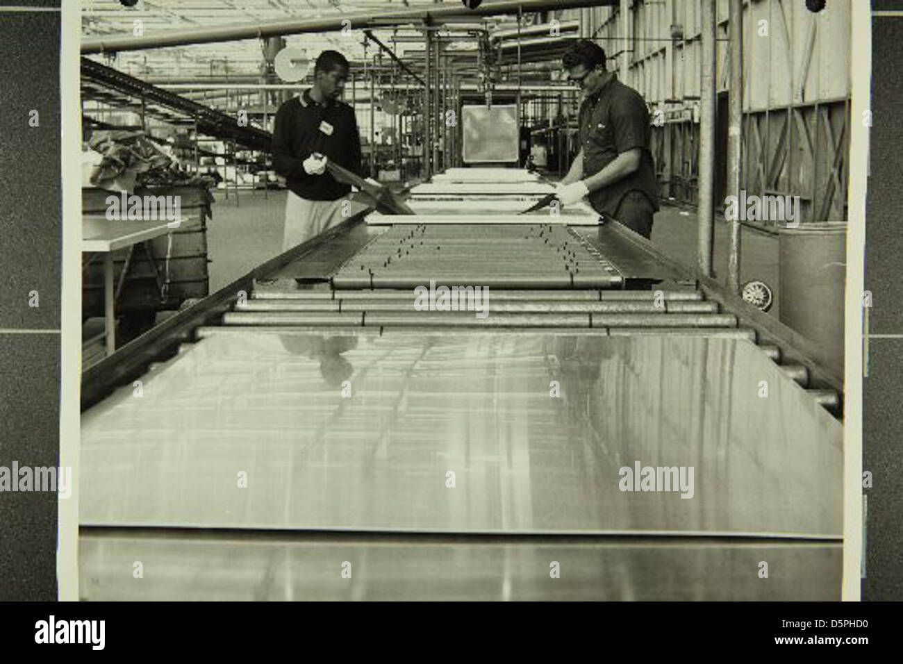 I dipendenti dello stabilimento Convair/General Dynamics di San Diego hanno lavorato allo sviluppo di sistemi aerei avanzati, con il loro contributo conservato presso l'SDASM. Foto Stock