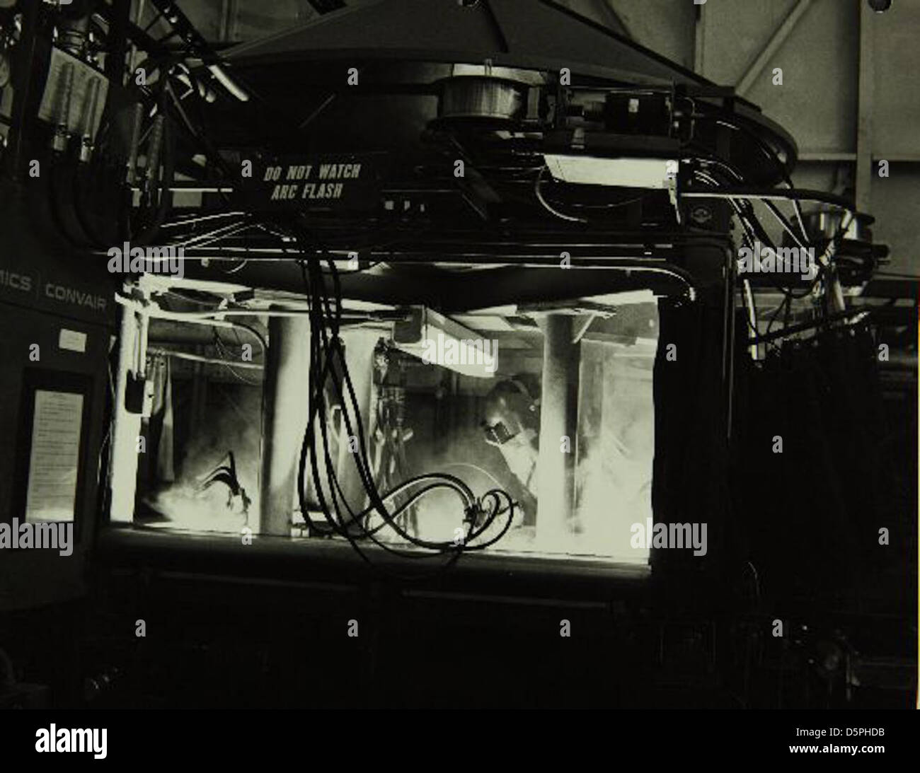 Lo stabilimento Convair/General Dynamics di San Diego ha svolto un ruolo fondamentale nella produzione di aeromobili e nelle innovazioni tecnologiche nel settore aerospaziale, ospitando una significativa collezione di storia dell'aviazione. Foto Stock