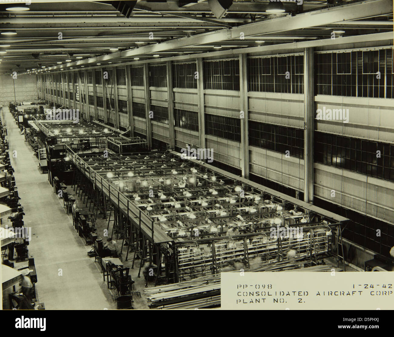 Lo stabilimento Convair/General Dynamics di San Diego fu cruciale nella produzione di aerei e tecnologie aerospaziali, contribuendo in modo significativo alla difesa della nazione durante la Guerra fredda. Foto Stock