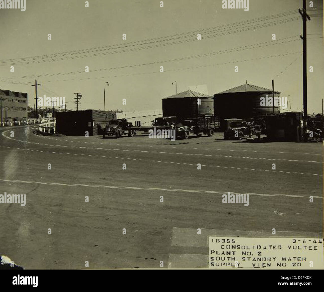 Lo stabilimento n. 2 della Consolidated/Convair di San Diego fu fondamentale nella produzione di aerei militari durante la seconda guerra mondiale, incluso il bombardiere B-24 Liberator. Questa struttura ha svolto un ruolo fondamentale nell'avanzamento della produzione aerospaziale e dell'aviazione militare. Foto Stock