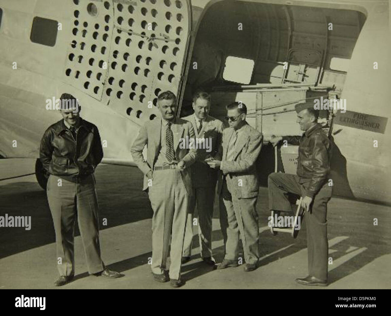 I motori vengono consegnati alla fabbrica Consolidated/Convair Aircraft di San Diego, un sito chiave nella produzione aerospaziale. I motori fanno parte del processo di produzione degli aeromobili in corso. Foto Stock