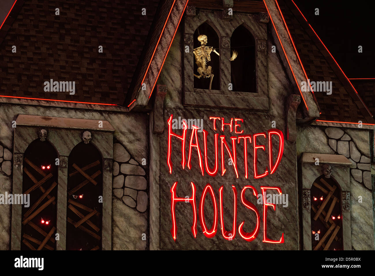 Haunted House di notte Foto Stock