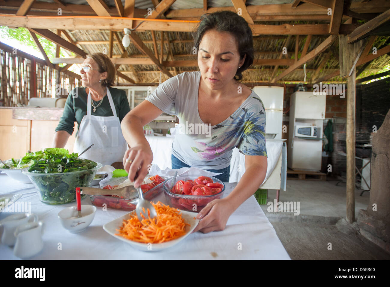 Famiglia pasto in una fattoria nella valle di Curacavi in Cile Foto Stock