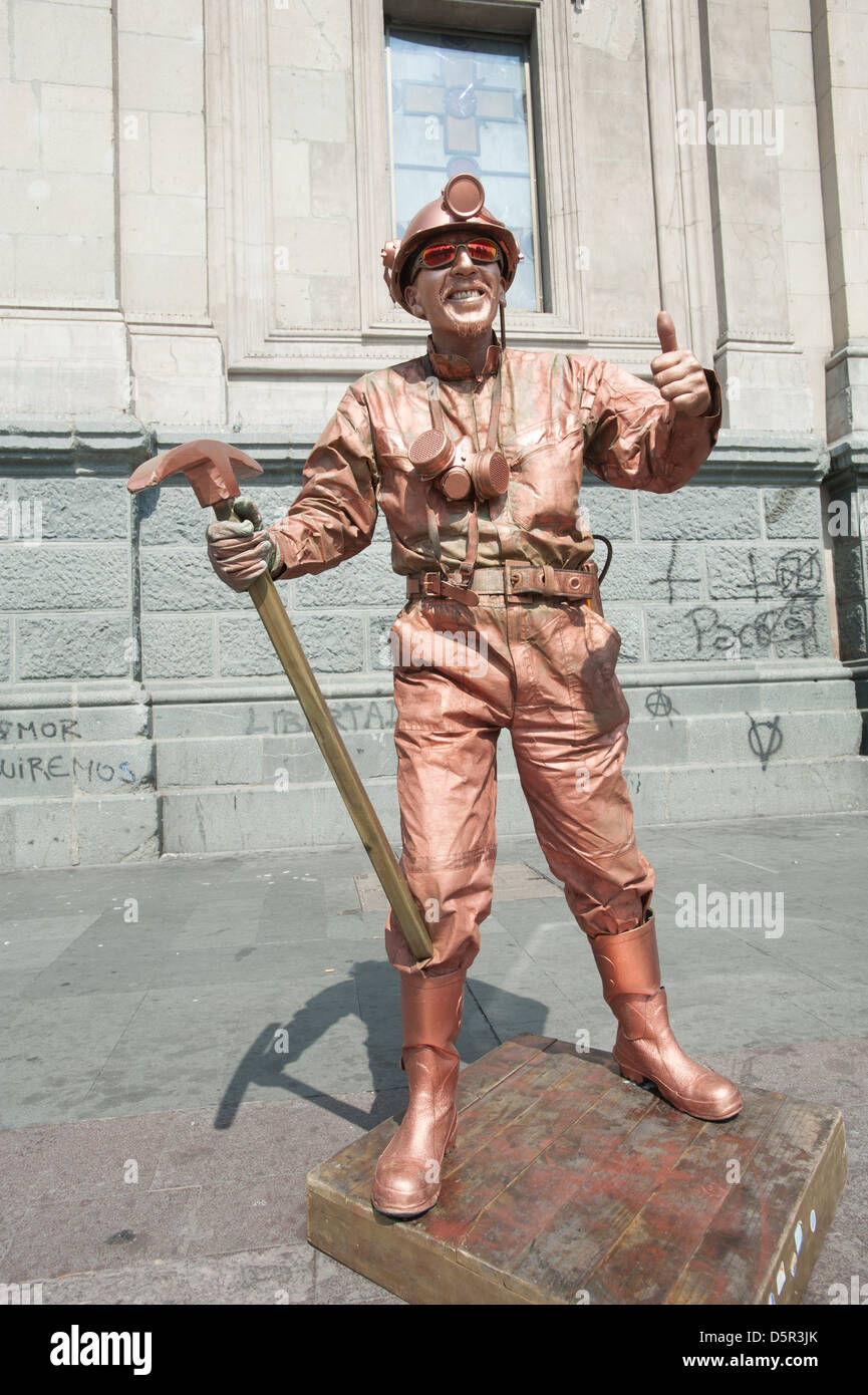 Rivestito di rame attore in Plaza de Armas in Santiago del Cile Foto Stock