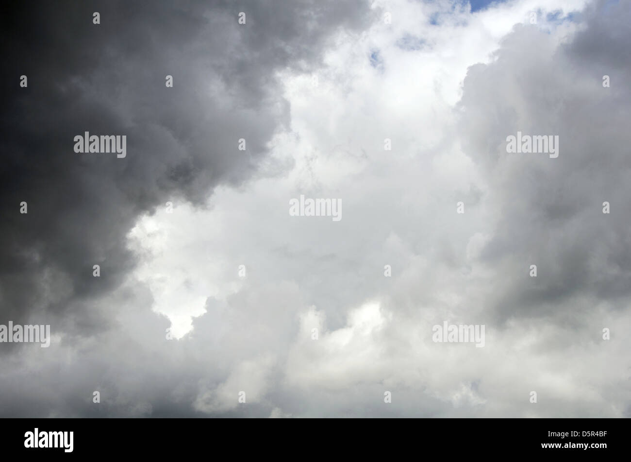 Nuvole temporalesche raccogliendo oltre Campobello Island, Canada Foto Stock