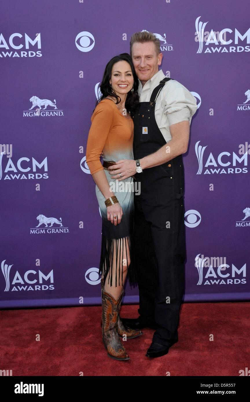 Las Vegas, Nevada, USA. Il 7 aprile 2013. Rory Lee Feek, Joey Martin Feek presso gli arrivi per 48th annuale di Accademia di Musica Country (ACM) Awards - Gli arrivi 2, MGM Grand Garden Arena di Las Vegas, NV Aprile 7, 2013. Foto di: Elizabeth Goodenough/Everett raccolta/Alamy Live News Foto Stock