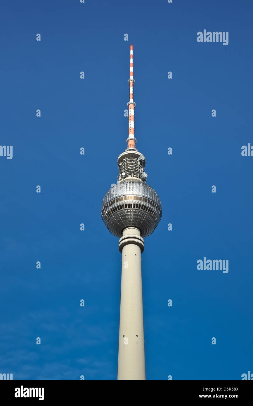 La torre della TV di Berlino Fernsehturm Alexanderplatz Germania Foto Stock