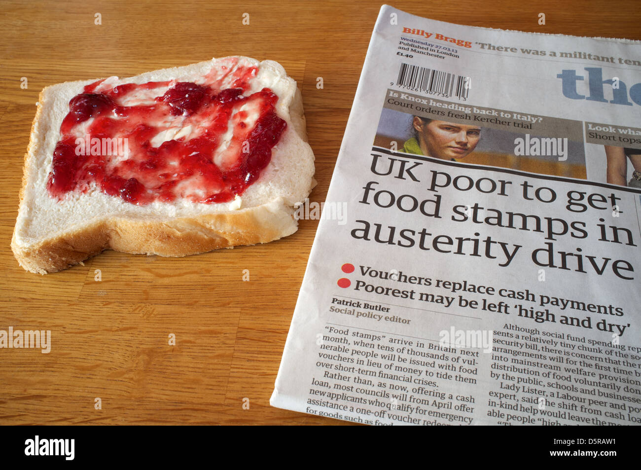 Poveri del Regno Unito per ottenere i generi alimentari come riportato nel quotidiano Guardian su 27.03.2013 Foto Stock