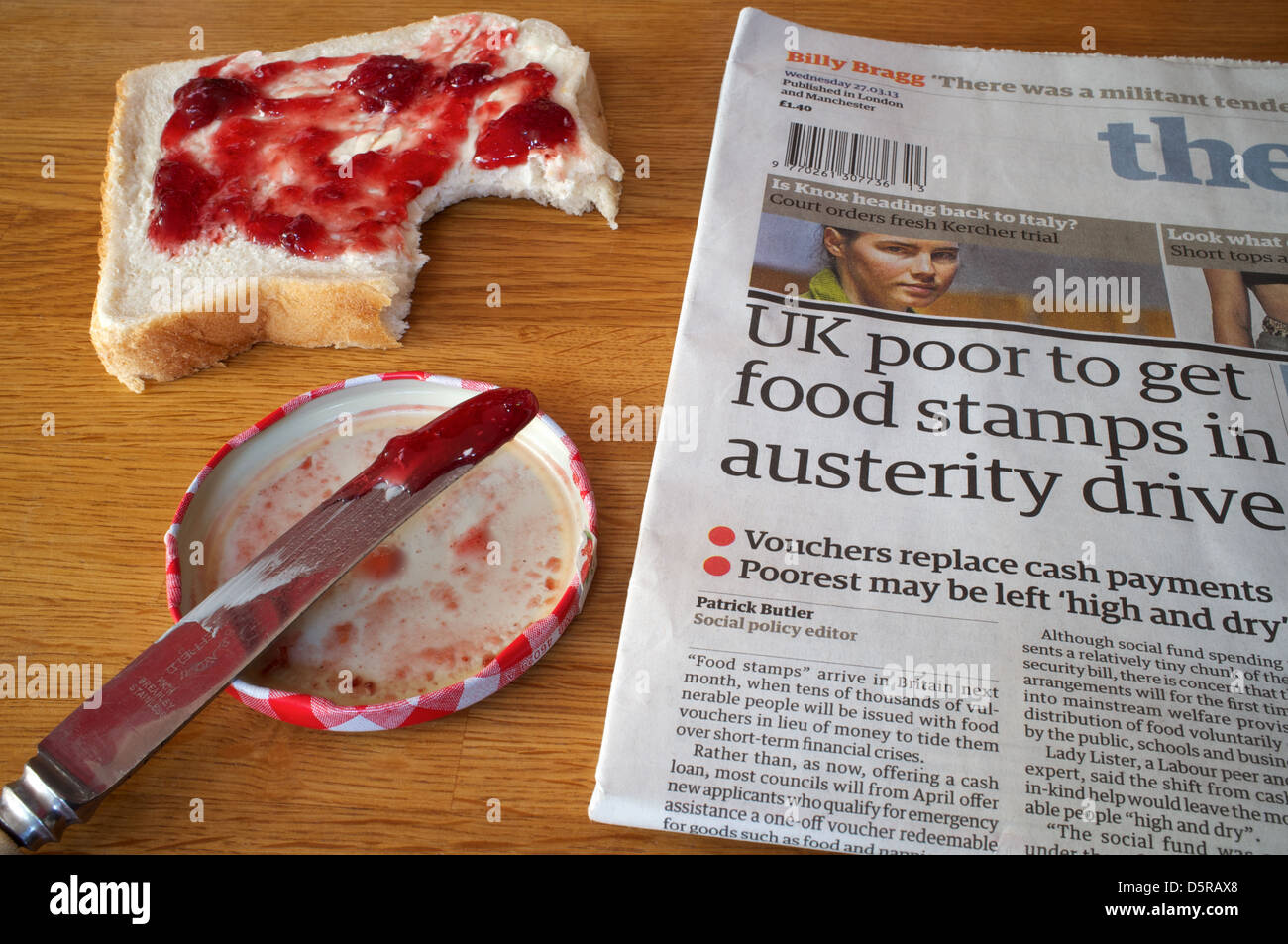 Poveri del Regno Unito per ottenere i generi alimentari come riportato nel quotidiano Guardian su 27.03.2013 Foto Stock
