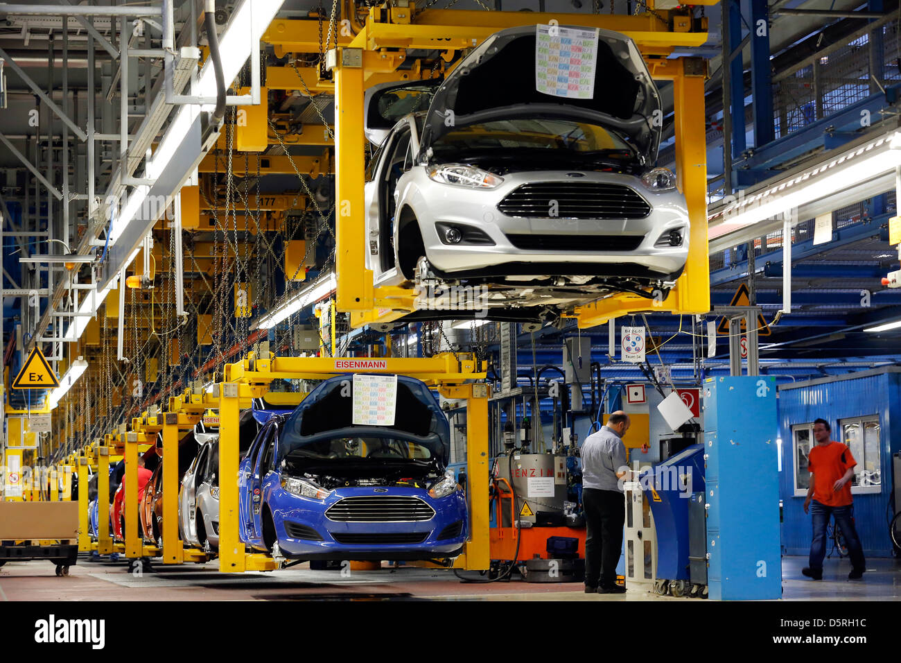 Ford Fiesta di produzione sulla linea di assemblaggio, impianto di Colonia, Germania Foto Stock