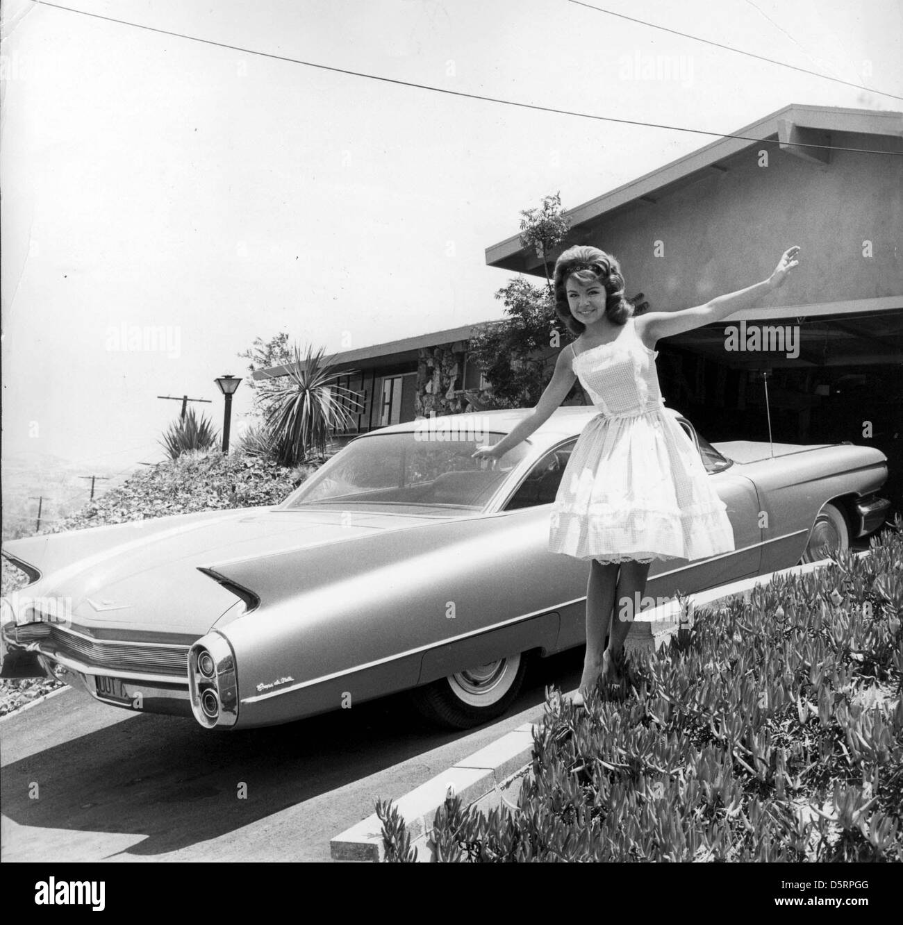 FILE FOTO - Annette Funicello, un originale Mickey Mouse Club e icona dello schermo che ha recitato in una stringa di '60s 'beach' film morto lunedì 8 aprile 2013 all'età di 70. Funicello è stata diagnosticata la sclerosi multipla nel 1987 e divenne un avvocato per il trattamento della malattia. Nella foto: Dicembre 2, 1962 - Hollywood, California, Stati Uniti - Pubblicità foto di Annette Funicello. (Credito Immagine: © Globo foto/ZUMAPRESS.com) Foto Stock