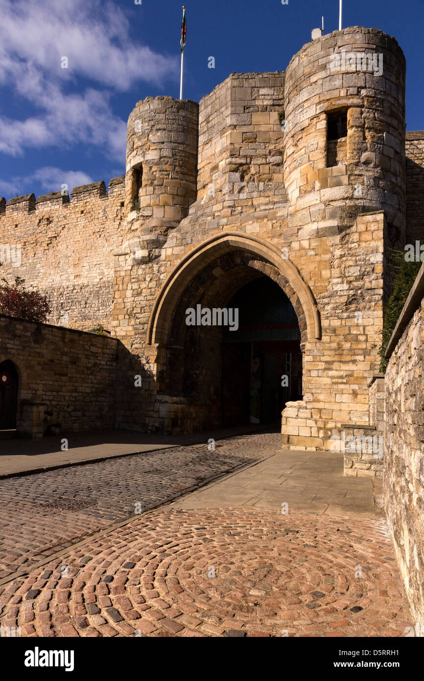 Stone gatehouse ingresso al castello di Lincoln, Lincoln, Lincolnshire, England, Regno Unito Foto Stock