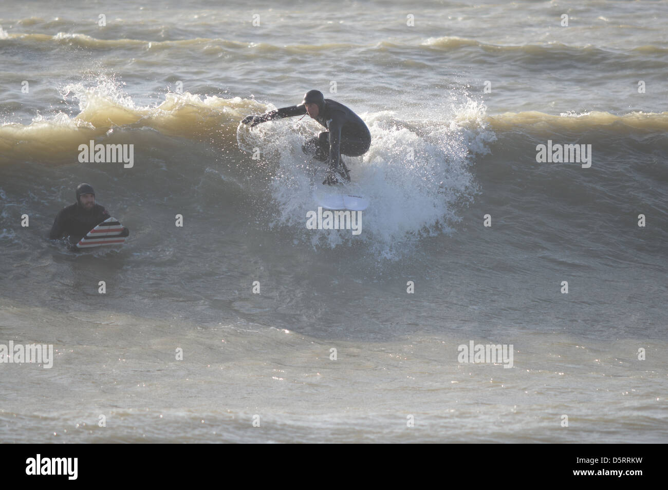 In inverno la navigazione nel mare di Littlehampton West Sussex, in Inghilterra Foto Stock