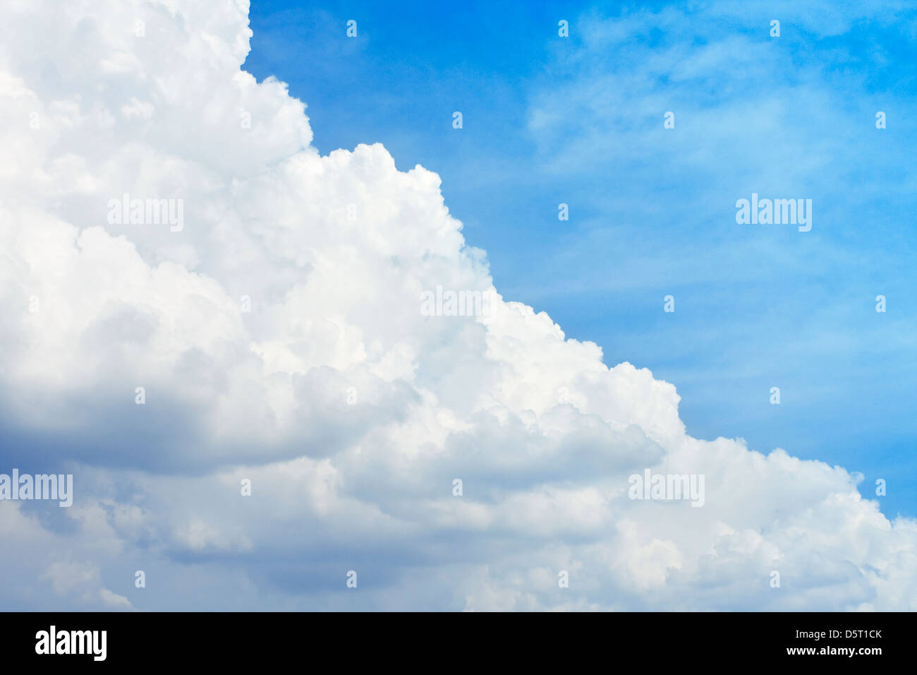 Nuvole drammatico linea di confine Foto Stock