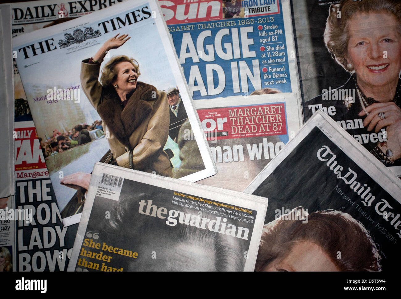 British National Newspaper pagine anteriori su Margaret Thatcher della morte Foto Stock