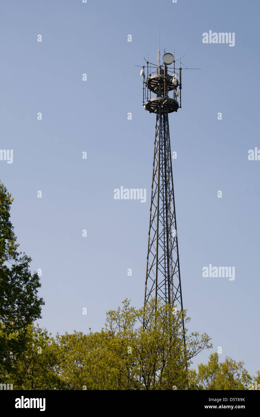 Torre di telecomunicazioni. Telefono mobile della stazione di base Foto Stock
