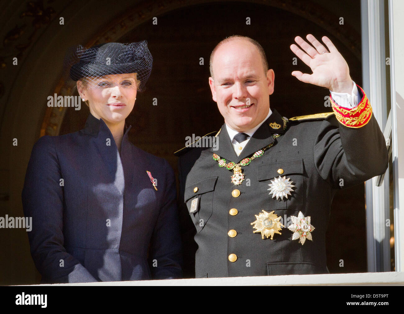 Il principe Alberto e la principessa Charlene di Monaco al balcone del Palazzo Reale durante le celebrazioni della Giornata Nazionale di Monaco, 19 novembre 2012. Foto: Patrick van Katwijk PAESI BASSI FUORI Foto Stock