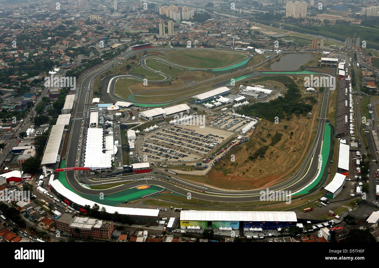 Vista generale dell'Autodromo José Carlos Pace in Sao Paulo, Brasile, 24 novembre 2012. Il Gran Premio di Formula Uno del Brasile avrà luogo il 25 novembre 2012. Foto: Jens Buettner/dpa +++(c) dpa - Bildfunk+++ Foto Stock