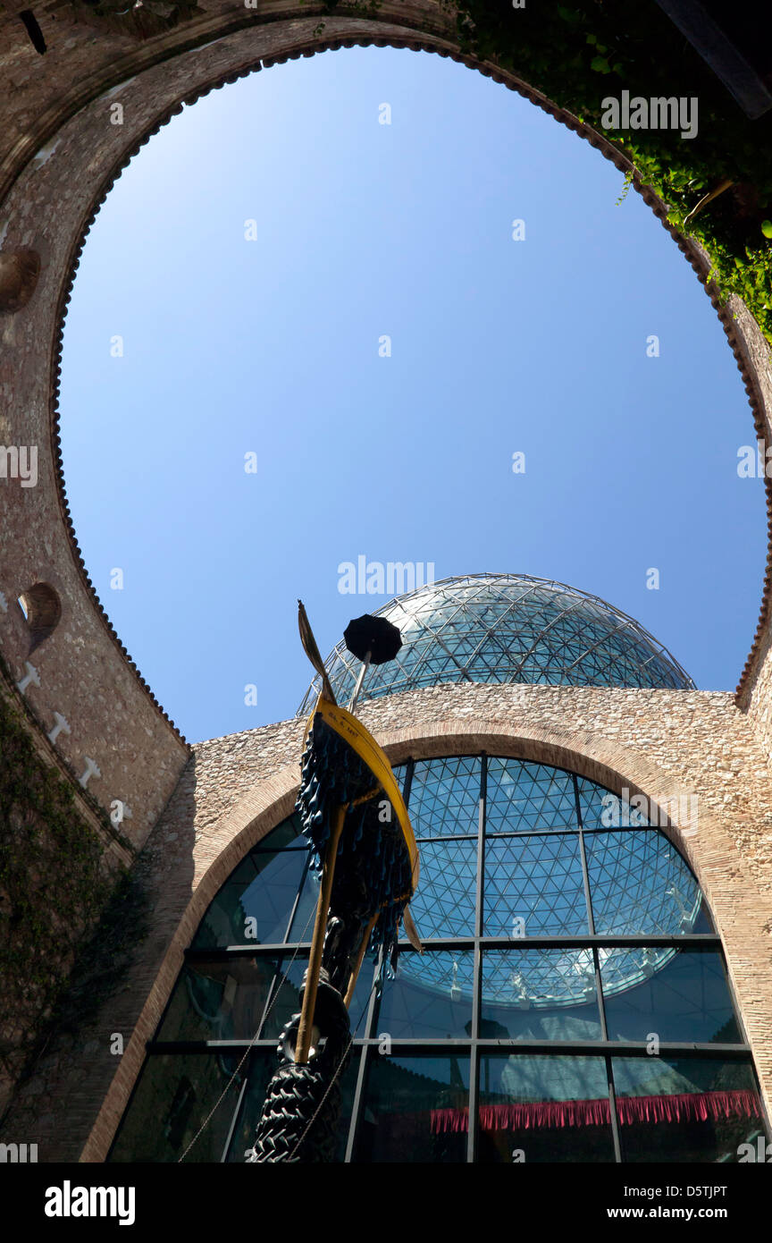 Ampio angolo di viewlooking fino a parte del Teatro Museo Dalã Dalí, Figueres, Spagna. Foto Stock