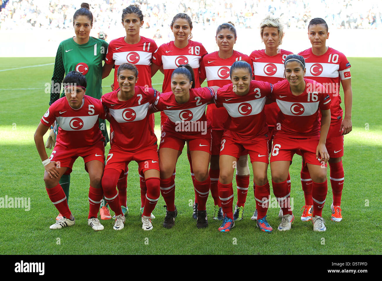 Turchia della Nazionale femminile squadre di calcio in posa per una foto di  gruppo prima della donna soccer match internazionali Germania contro la  Turchia a Schauinsland-Reisen-Arena a Duisburg in Germania, 19 settembre
