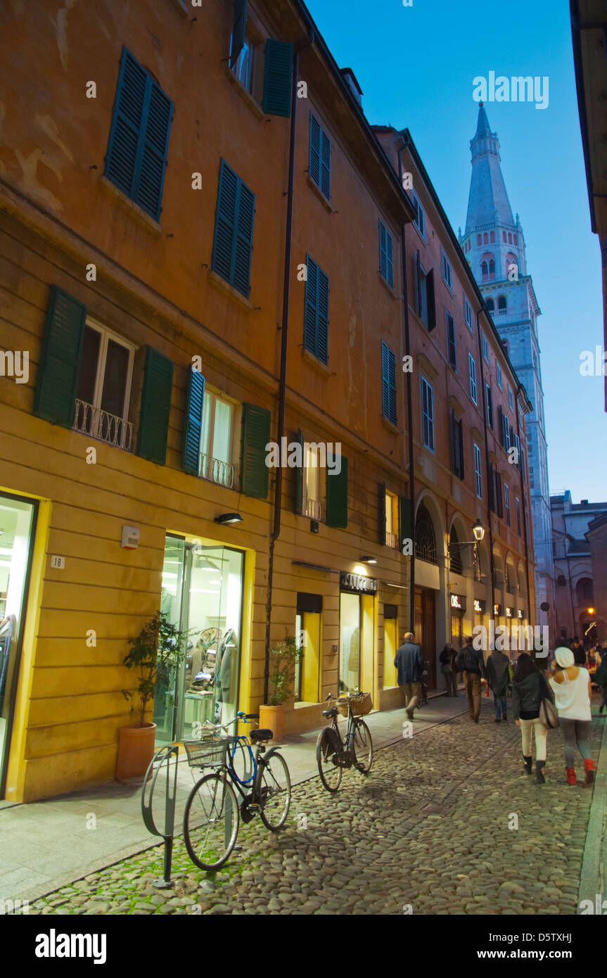 Via Coltellini pedonale dello shopping street central Modena città regione  Emilia Romagna Italia centrale Europa Foto stock - Alamy