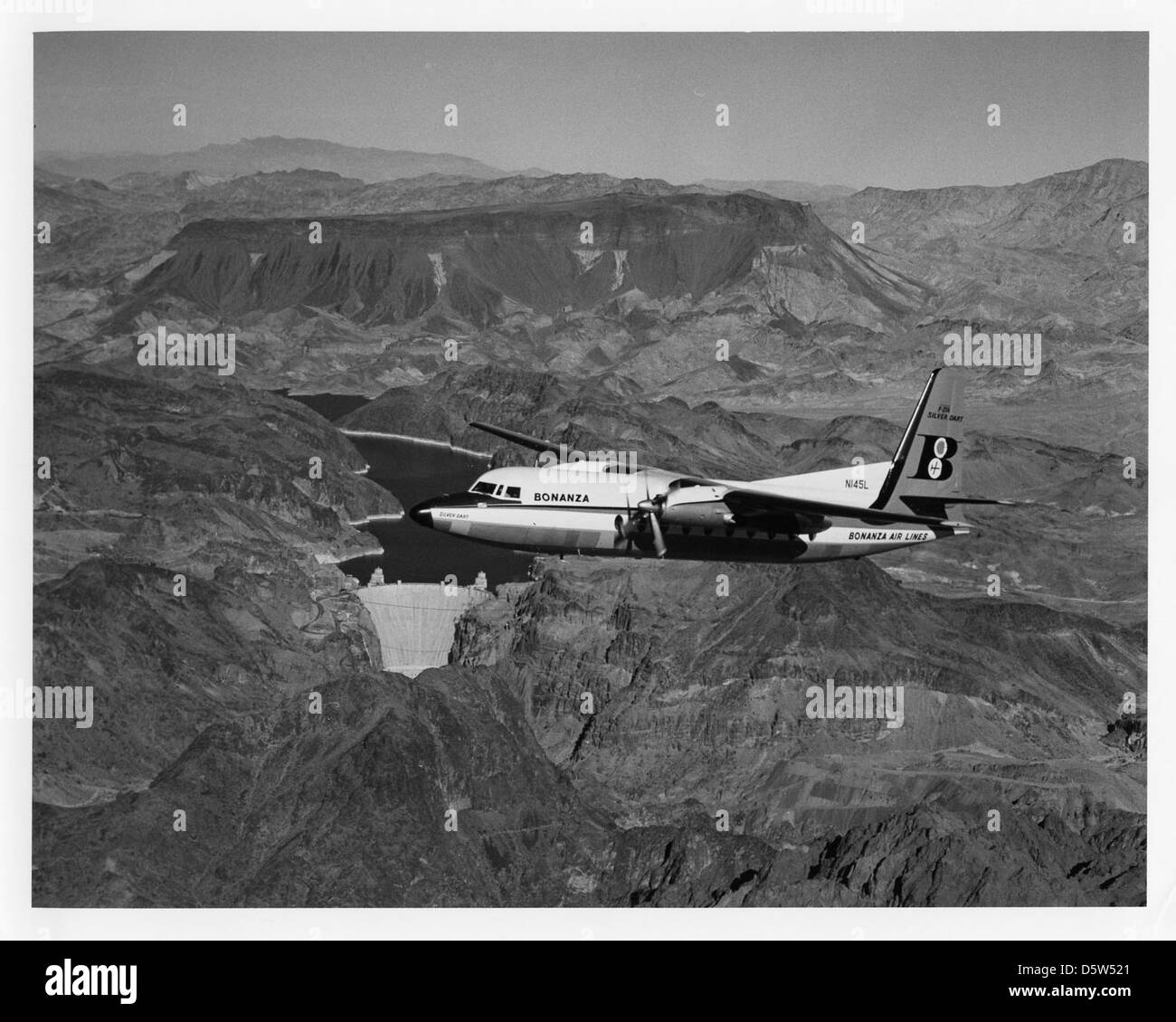 Il Fairchild F-27A Friendship è un aereo di linea turboelica utilizzato principalmente per i voli regionali. Noto per le sue capacità di decollo e atterraggio brevi (STOL), divenne ampiamente utilizzato da operatori militari e civili per il trasporto e la ricognizione. Foto Stock