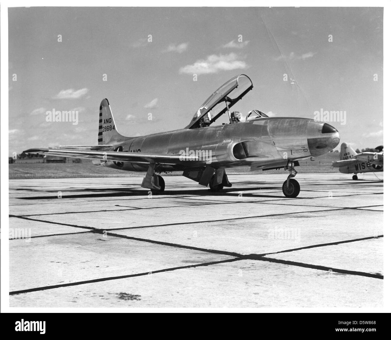 Il Lockheed T-33A-1-lo Shooting Star, un aereo da addestramento, è di stanza presso il 176th Fighter Interceptor Squadron della Wisconsin Air National Guard a Madison. Viene utilizzato per l'addestramento dei piloti e per gli esercizi di preparazione. Foto Stock