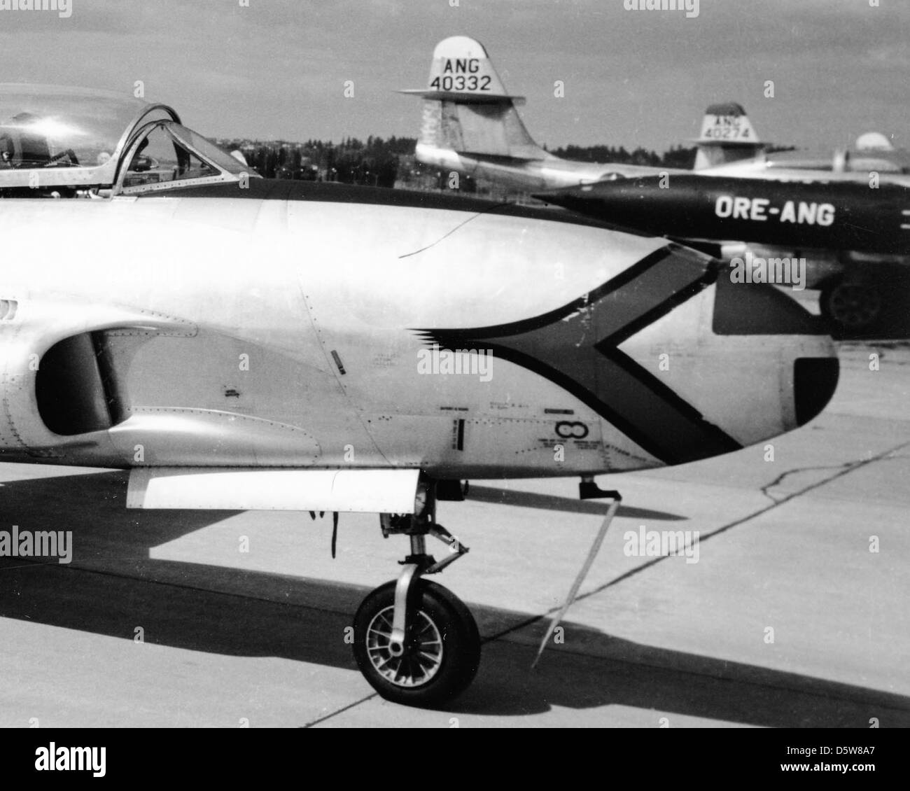 ORE-ang (Portland International Airport), il Lockheed T-33A-5-lo "Shooting Star" era un aereo da addestramento a reazione utilizzato dal 123rd Fighter Interceptor Squadron della Oregon Air National Guard. Con sede all'aeroporto internazionale di Portland Foto Stock