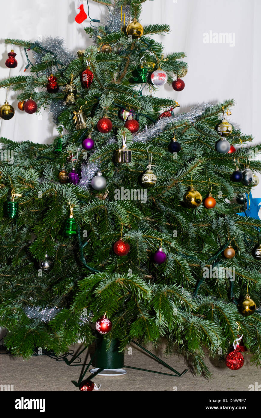 Albero di natale,tradizionale della famiglia ornamenti decorazioni Foto Stock