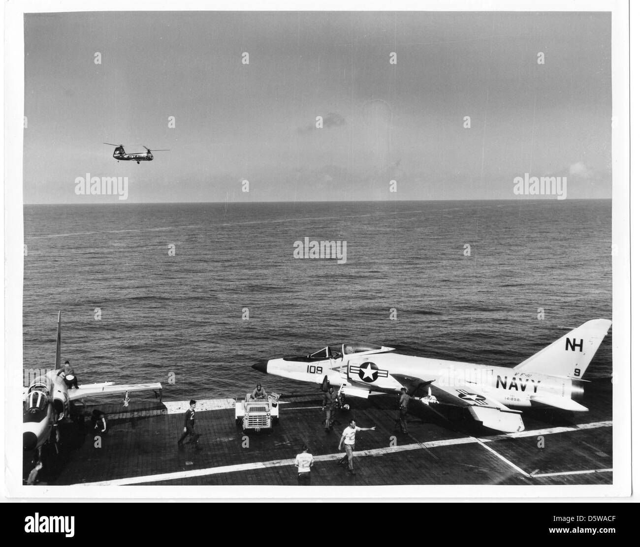 Grumman F-11F "Tiger" a bordo della USS Shangri-la (CVA-38). Foto Stock
