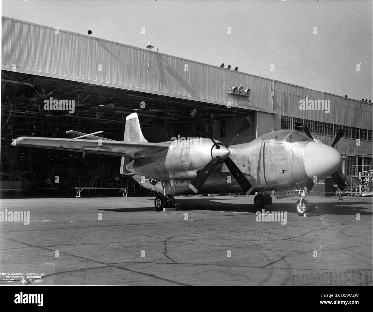 Il North American XAJ-1 "Savage" era un prototipo di velivolo sviluppato per la US Navy come bombardiere portaerei. Aveva le ali pieghevoli per facilitare lo stoccaggio a bordo delle portaerei. Foto Stock