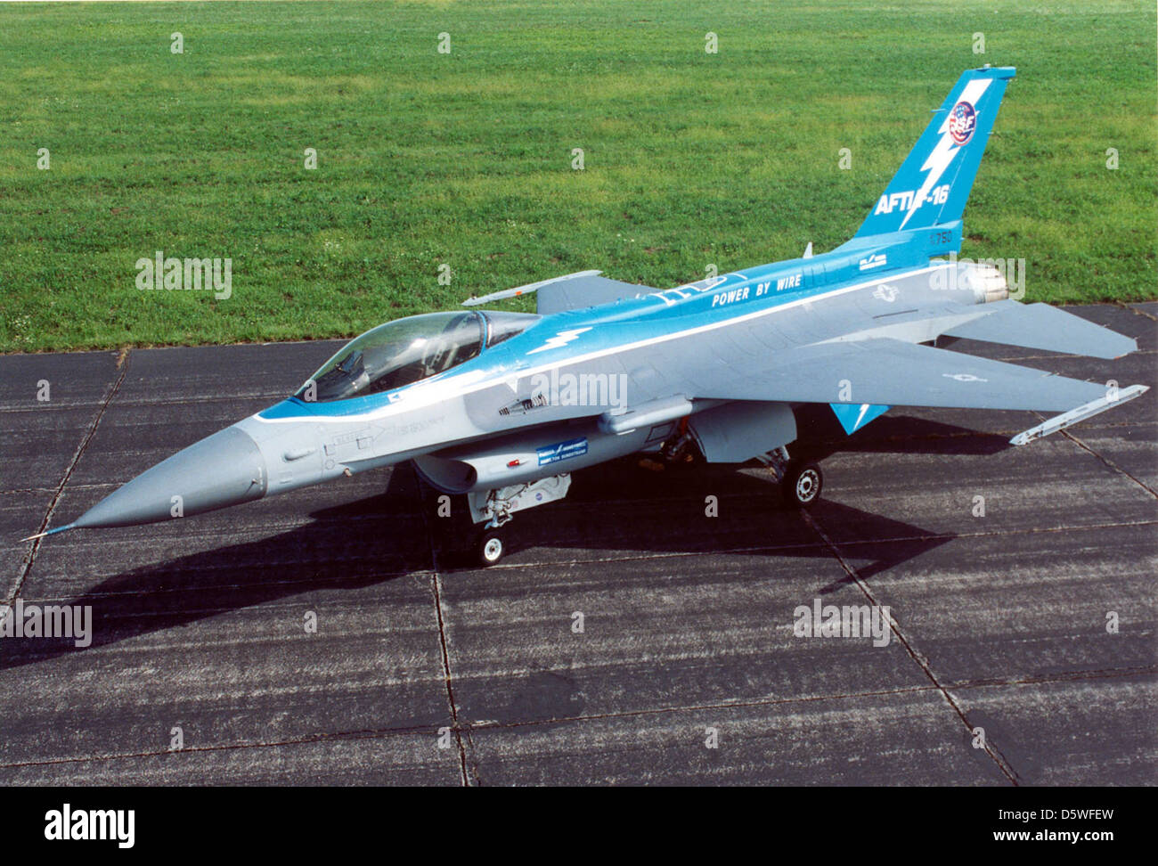 L'AFTI F-16, o Advanced Fighter Technology Integration F-16, era un velivolo sperimentale utilizzato dalla U.S. Air Force per sperimentare avionica avanzata e sistemi di controllo, in particolare per i test di agilità e manovrabilità per i futuri progetti di caccia. Foto Stock