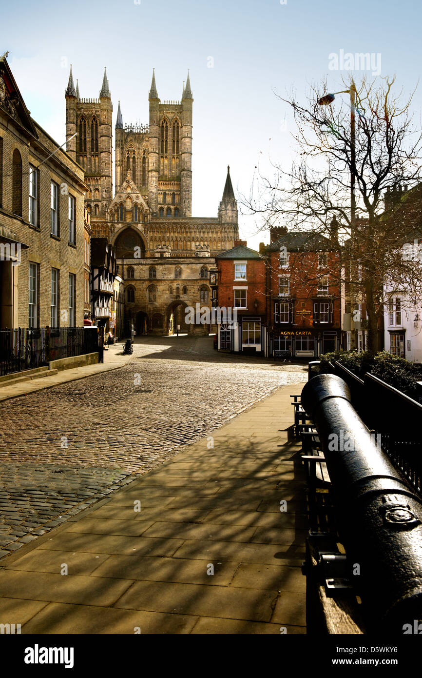 Vista della Cattedrale di Lincoln da Castle Hill Foto Stock
