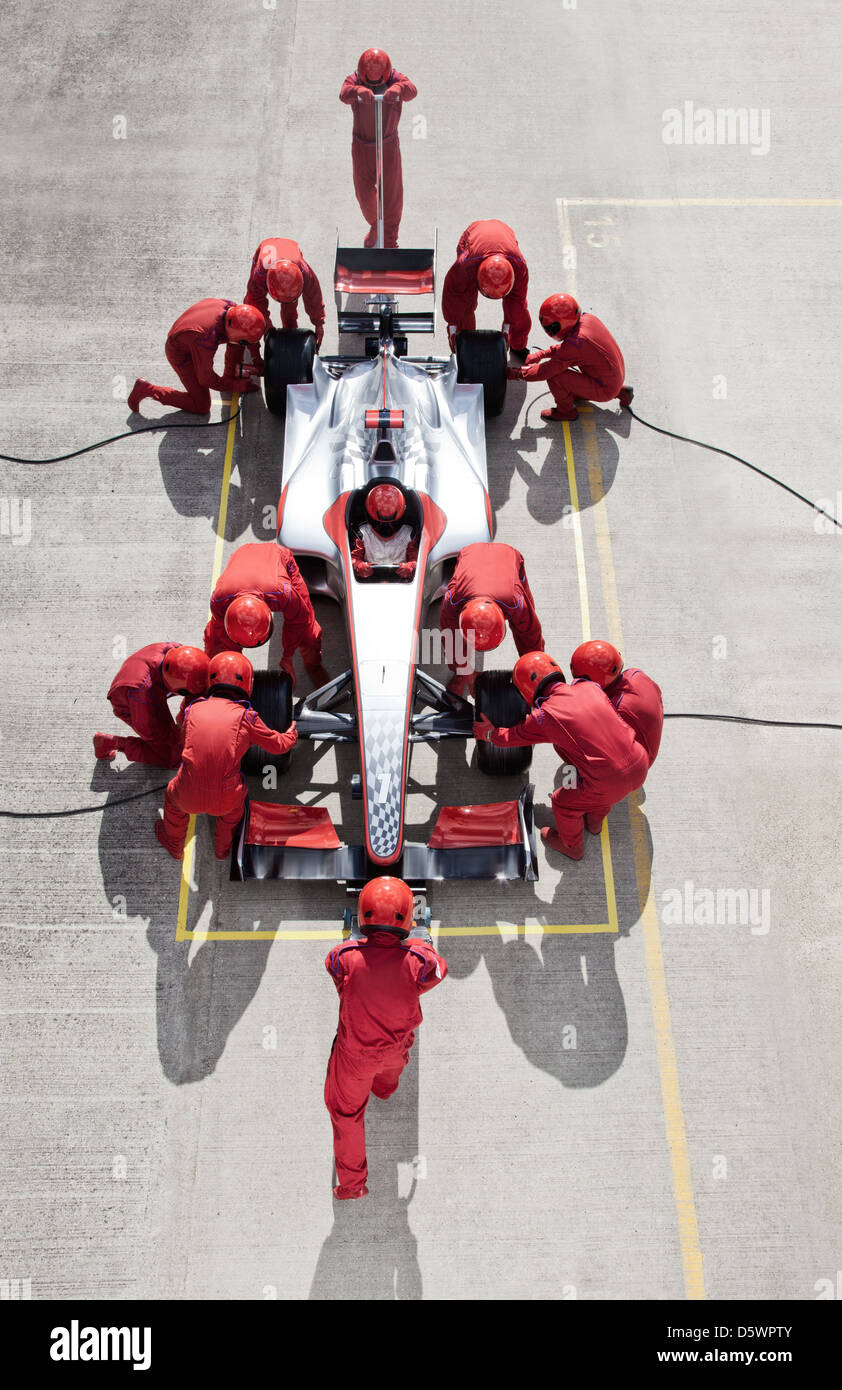 Racing team lavora al pit stop Foto Stock