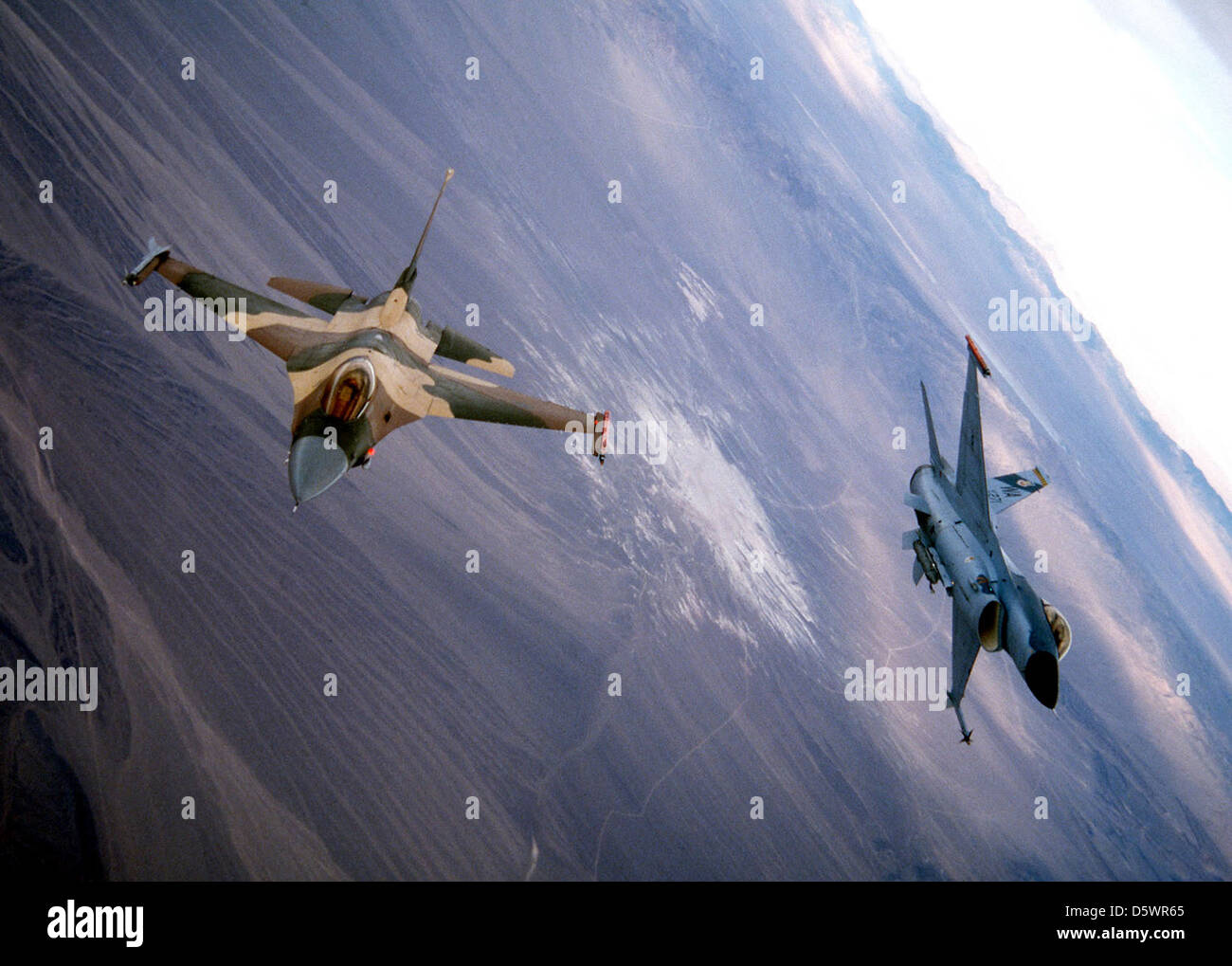 I General Dynamics F-16 Fighting Falcons del 414th Red Flag Training Squadron partecipano ad un esercizio di addestramento. L'F-16 è un versatile caccia multiruolo utilizzato da numerose forze aeree in tutto il mondo. Foto Stock