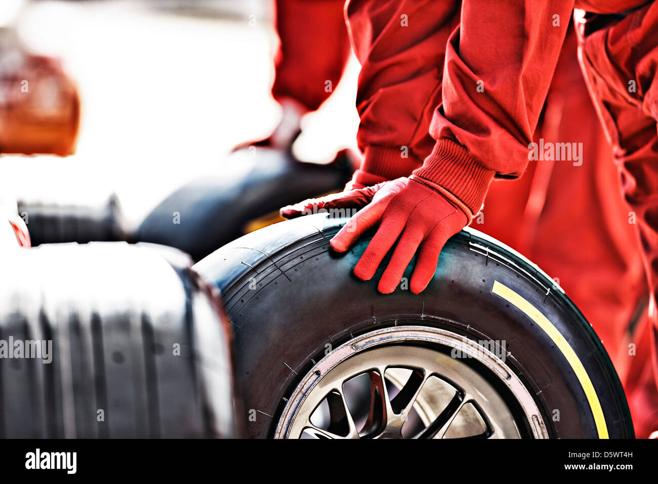 Lavoro meccanico al pit stop Foto Stock