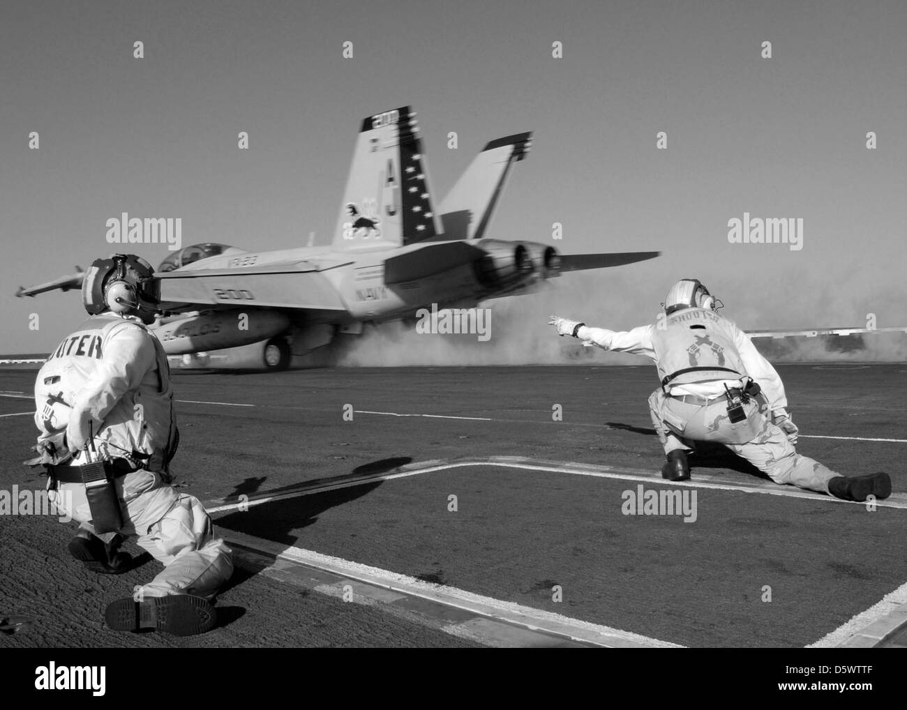 Il McDonnell Douglas F/A-18F Super Hornet è un caccia multiruolo da trasporto utilizzato dalla Marina degli Stati Uniti. Si tratta di una versione aggiornata dell'F/A-18 Hornet, equipaggiata per il combattimento aria-aria e aria-terra, la ricognizione e le missioni d'attacco. Foto Stock