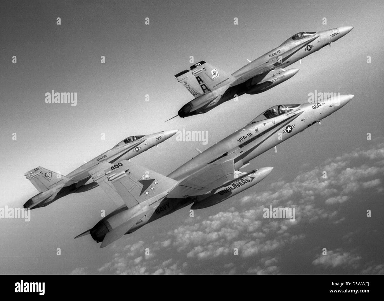 McDonnell Douglas F/A-18 Hornet, caccia d'attacco del Carrier Air Wing One Seven (CVW 17) lanciata dalla USS George Washington (CVN-73), una portaerei classe Nimitz, per una missione. Foto Stock